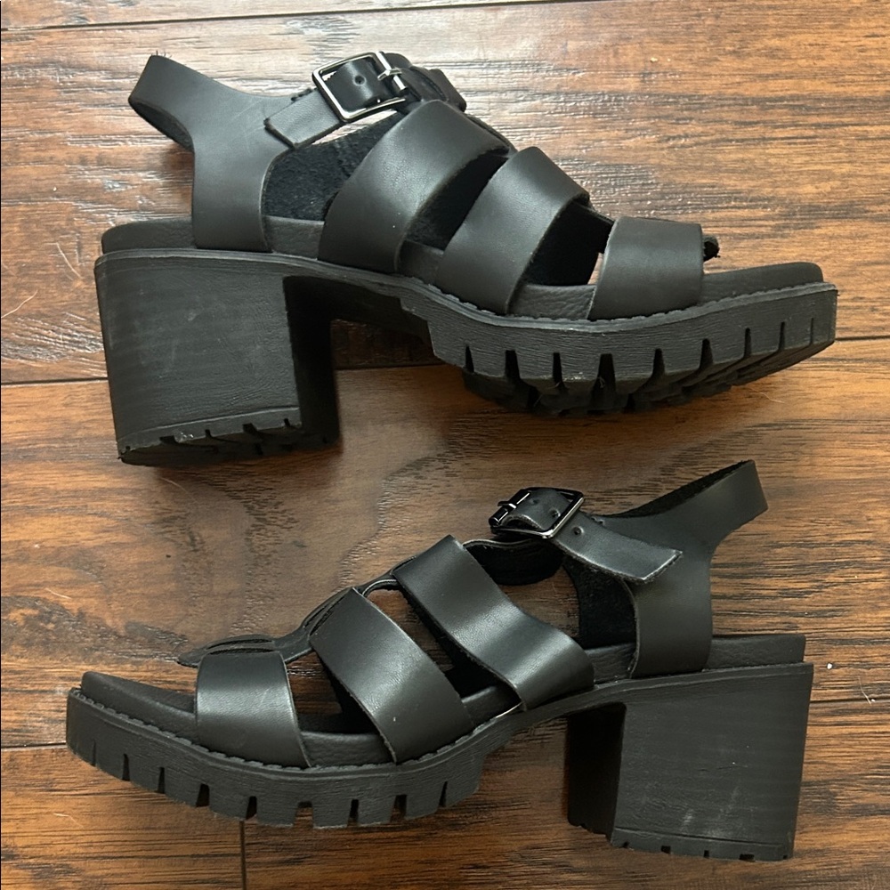 Block heel sandal